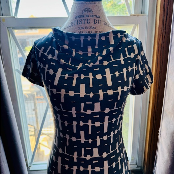 2009 Banana Republic gray nylon, spandex blend size 4 dress geometric design - Picture 3 of 14